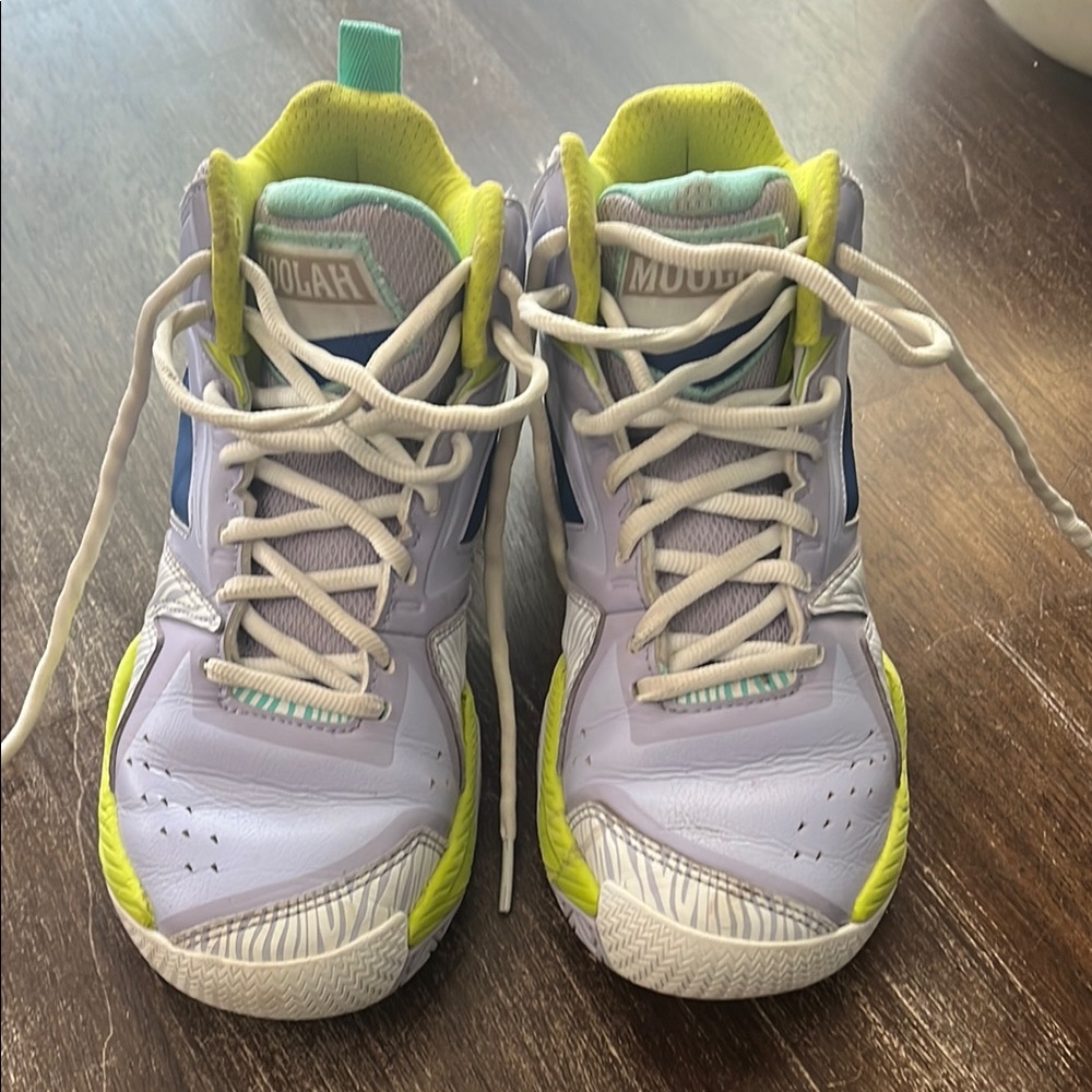 Girls basketball shoes